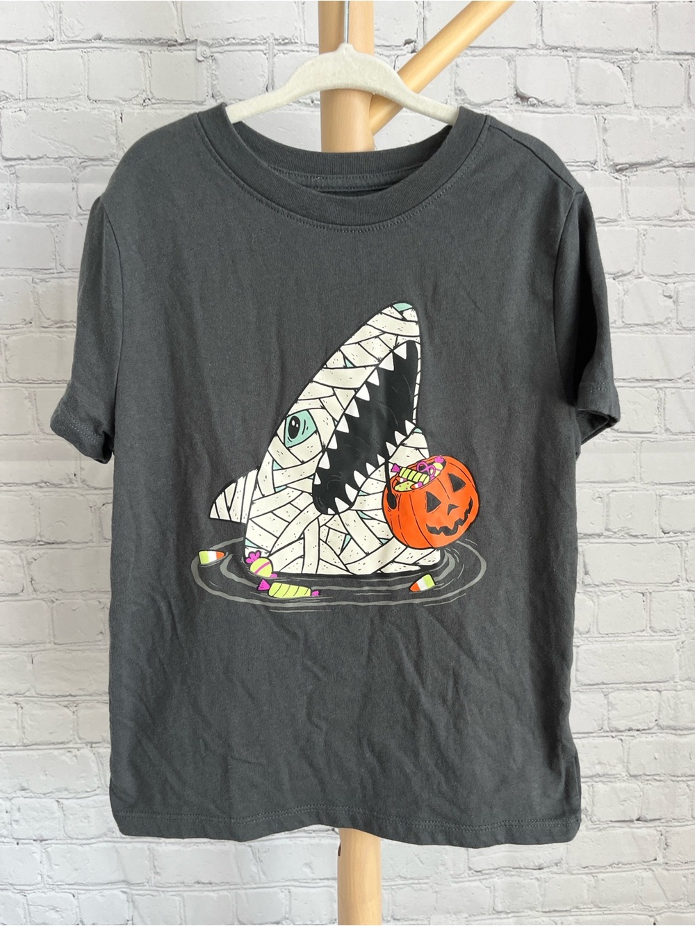 Cat & Jack Kids Gray Halloween Shark Graphic Tee XS 4/5